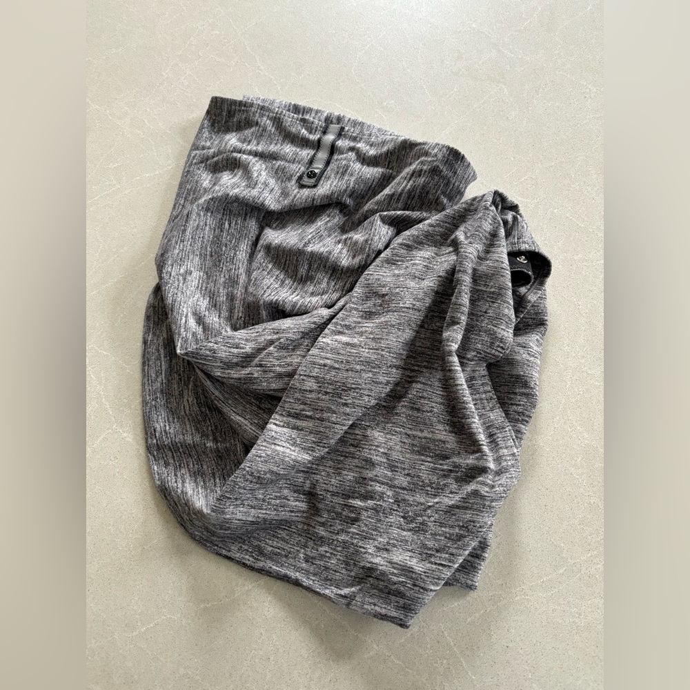 Lululemon Vinyasa Stretchy Heathered Gray Infinity Scarf Wrap with Snaps Yoga